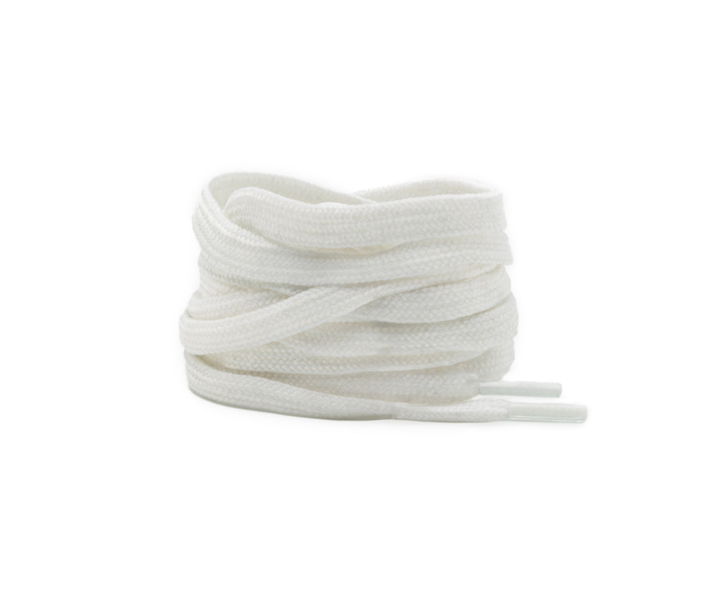 Klassischer Look: Dancing Queens Schnürsenkel in Weiß mit plastischen Spitzen auf weißem Hintergrund.